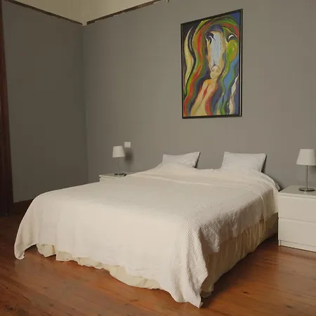Inn Small Double In Shared Colonial *