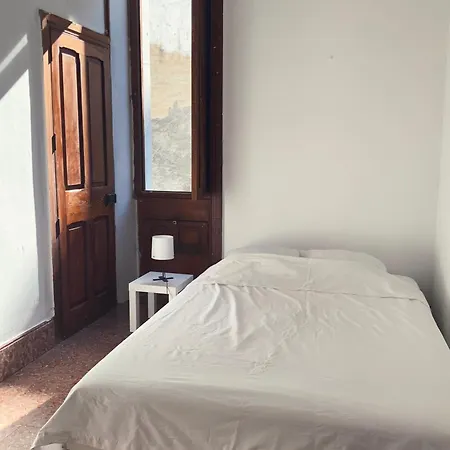 Small Double In Shared Colonial Inn *