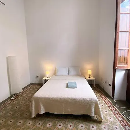 Gasthof Small Double In Shared Colonial Las Palmas / Gran Canaria